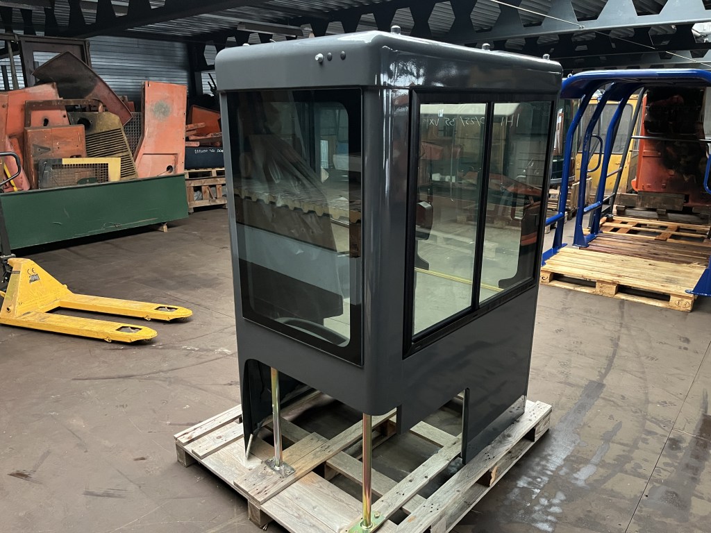 cabine IHI 20 25 35 VX te koop bij Jaap Verboon