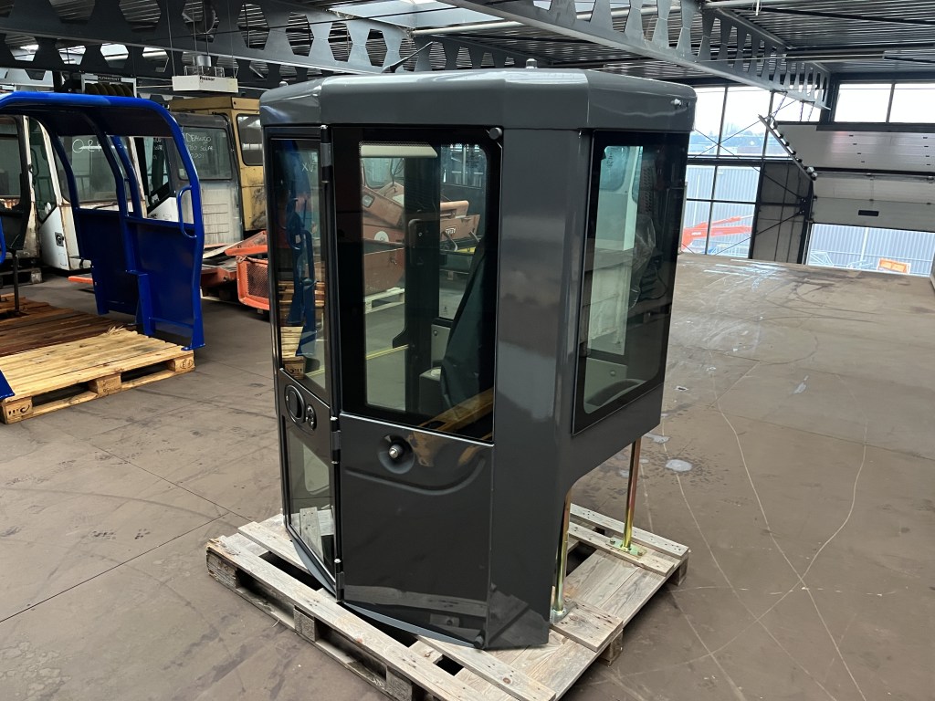 cabine IHI 20 25 35 VX te koop bij Jaap Verboon