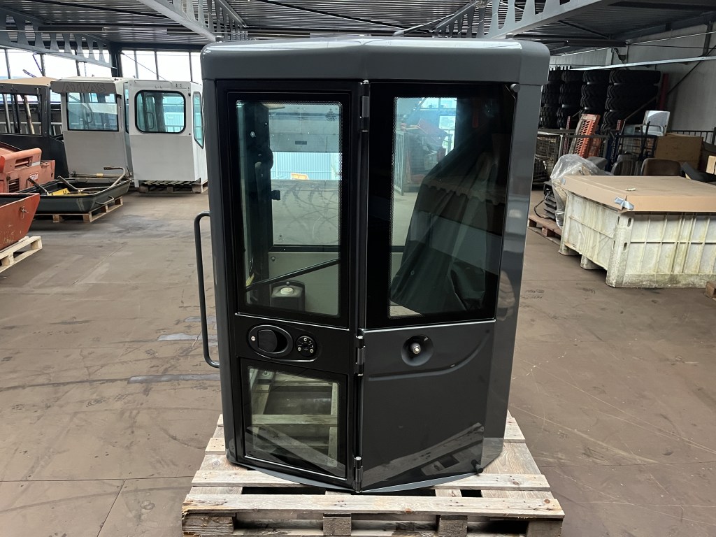 cabine IHI 20 25 35 VX te koop bij Jaap Verboon