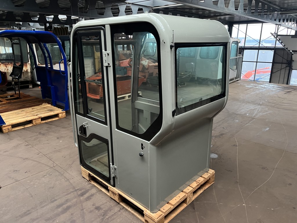 cabine kato hd 308 te koop bij Jaap Verboon