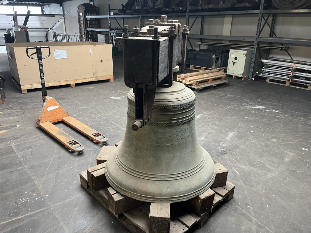 church bell 900kg te koop bij Jaap Verboon