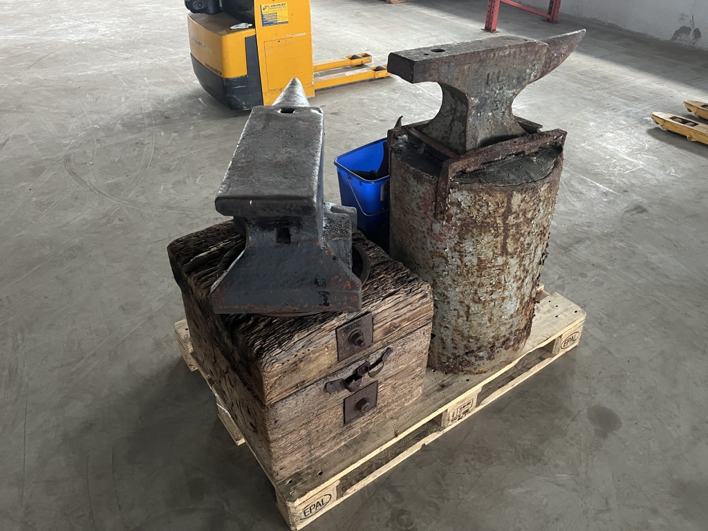 diverse aambeeld te koop bij Jaap Verboon