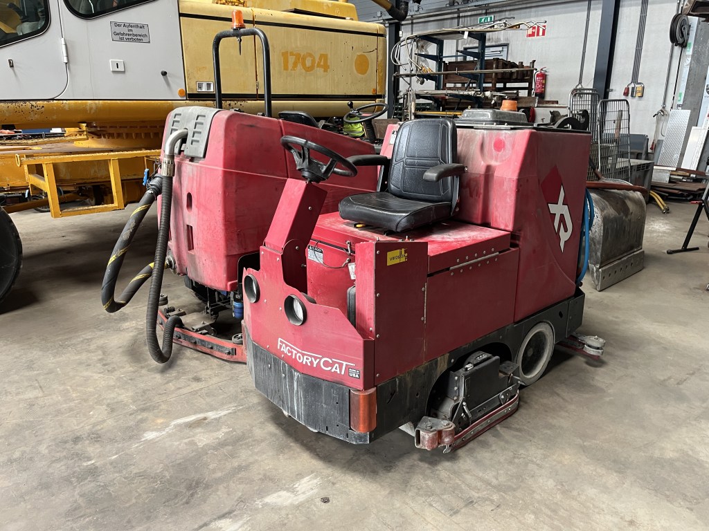 factory cat veeg scrob machine te koop bij Jaap Verboon