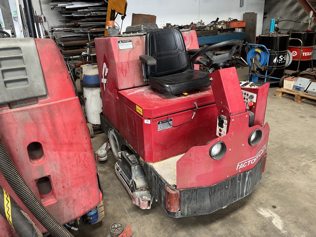 factory cat veeg scrob machine te koop bij Jaap Verboon