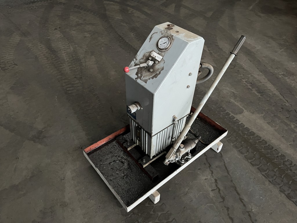 hydrauliek pomp te koop bij Jaap Verboon