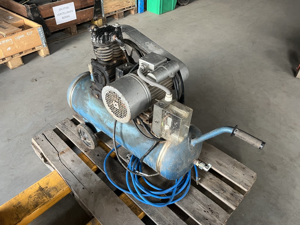 kleine compressor 220V te koop bij Jaap Verboon