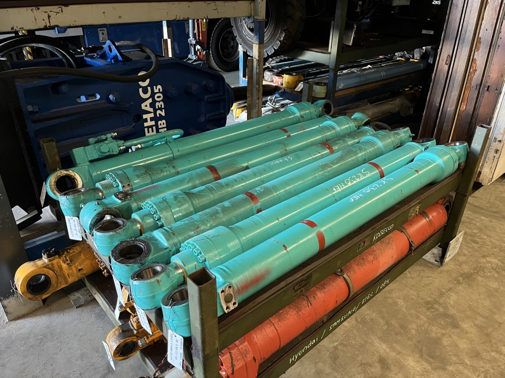 kobelco cylinder te koop bij Jaap Verboon