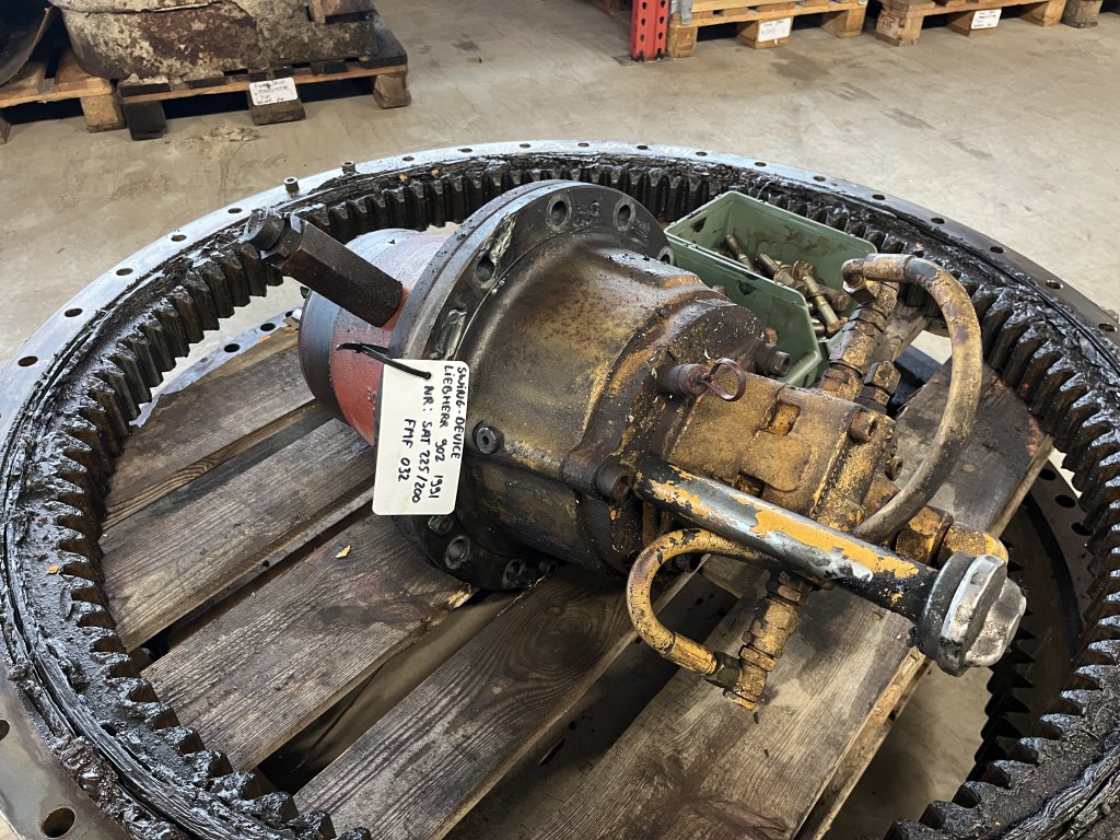 liebherr swing device motor te koop bij Jaap Verboon