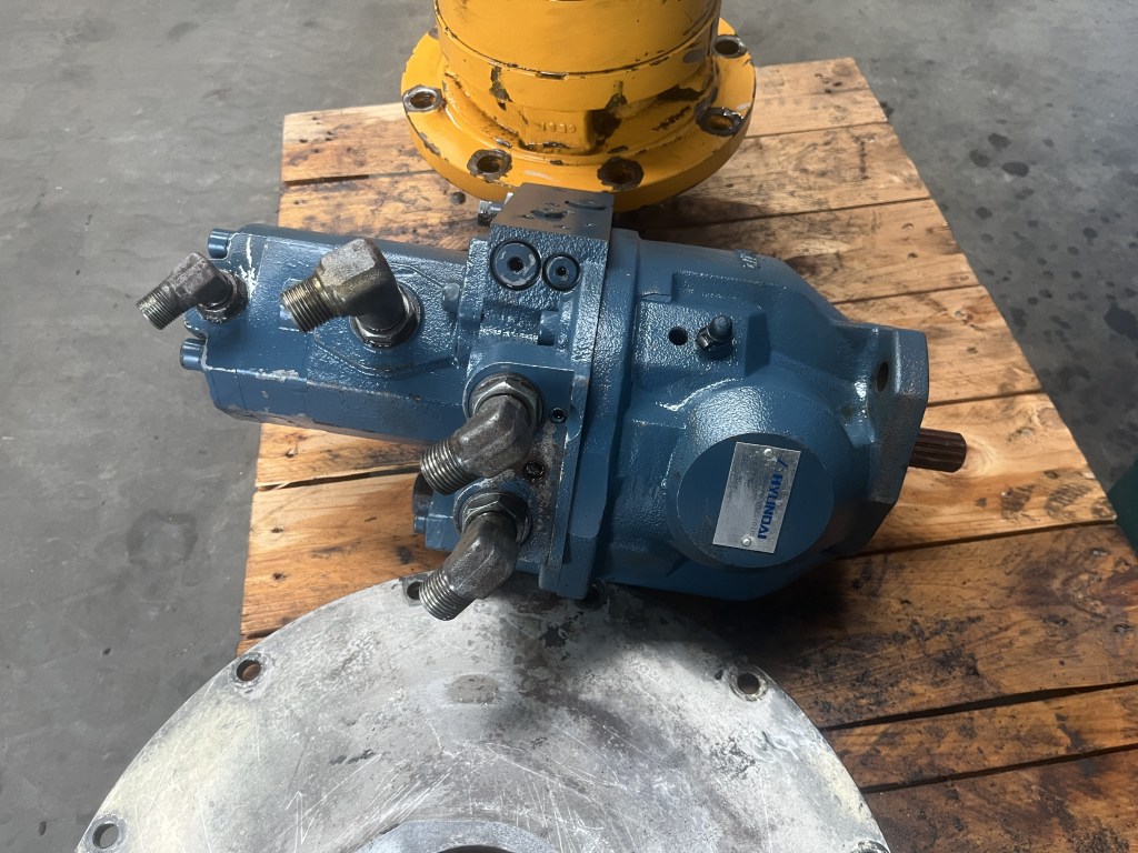 pump swing device hyundai r55 te koop bij Jaap Verboon