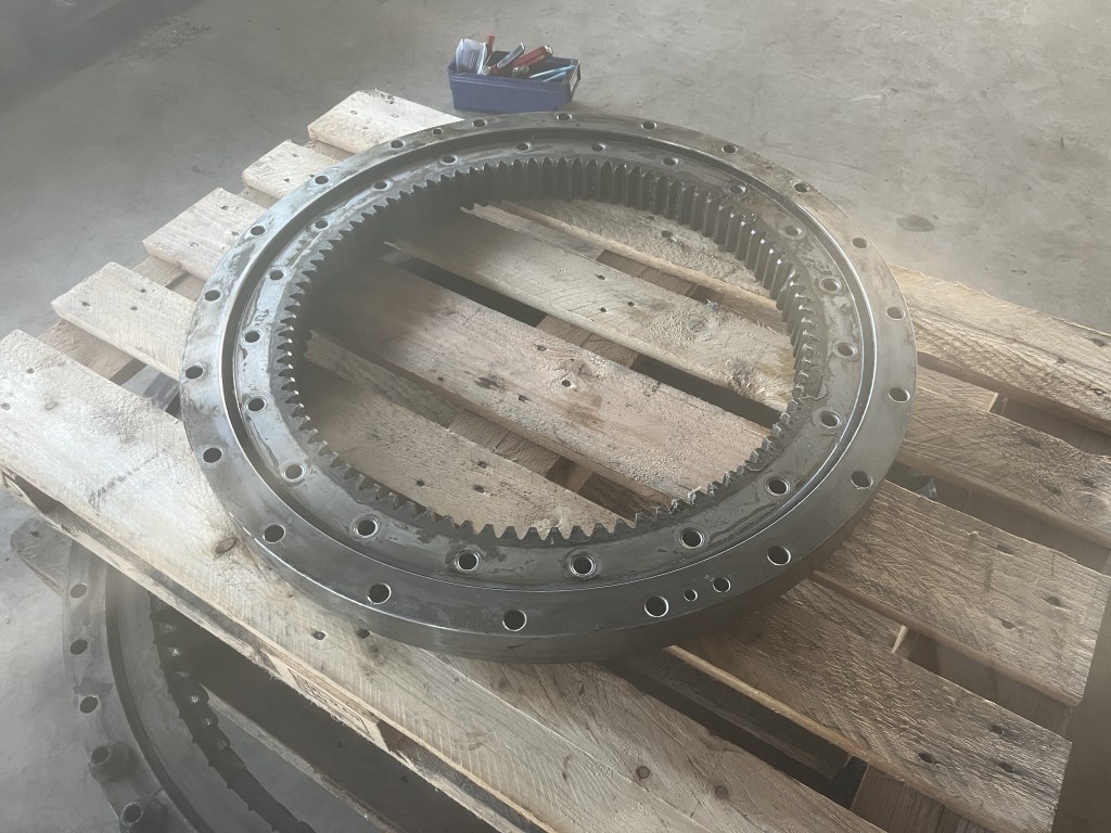 slew ring hyundai te koop bij Jaap Verboon